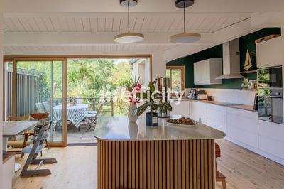 Maison - 196 m² - 7 pièces