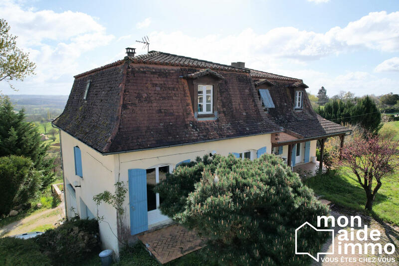 Maison - 230 m² - 10 pièces