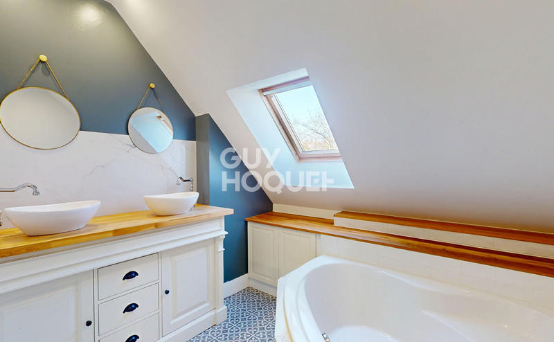 Maison - 182 m² - 7 pièces