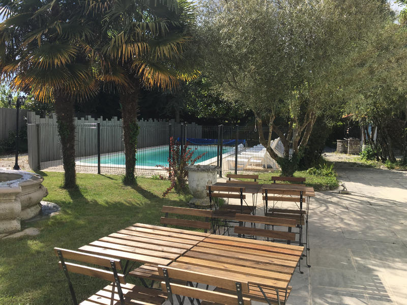 Maison - 847 m² - 36 pièces