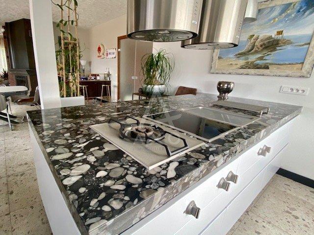 Maison - 244 m² - 7 pièces