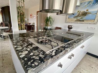 Maison - 244 m² - 7 pièces