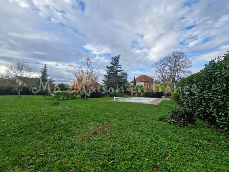 Maison - 240 m² - 1 pièce