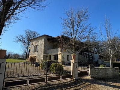 Propriété - 161 m² - 6 pièces