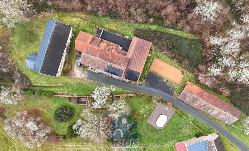 Propriété - 300 m² - 9 pièces