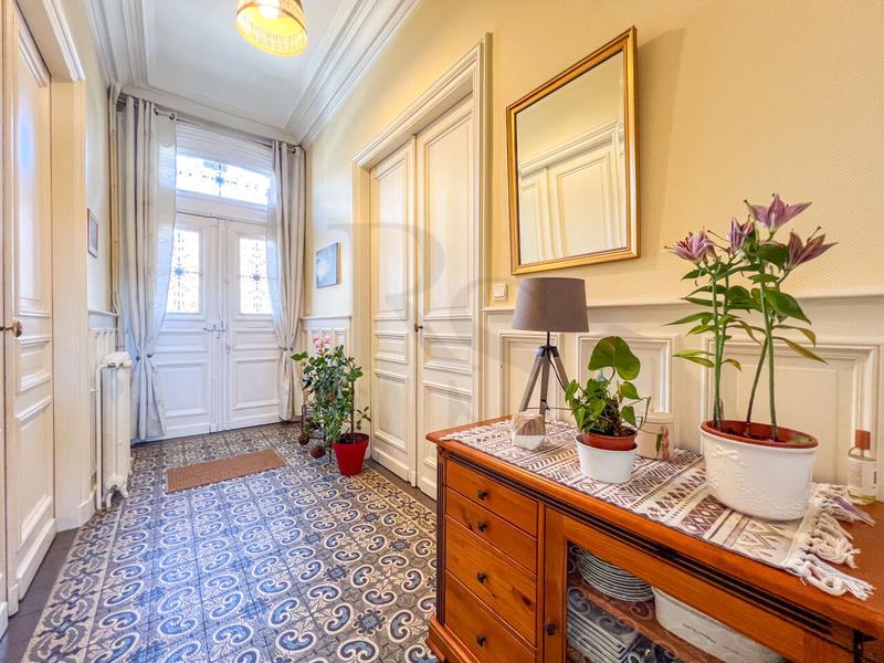 Maison - 236 m² - 10 pièces