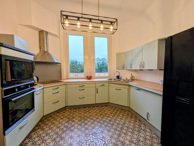 Maison - 300 m² - 11 pièces