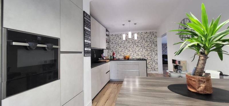 Maison - 198 m² - 8 pièces