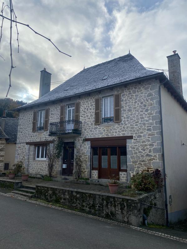 Maison - 211 m² - 7 pièces