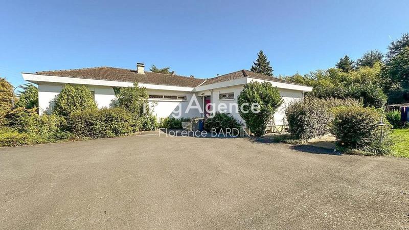 Maison - 220 m² - 10 pièces