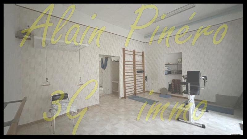 Local commercial - 127 m² - 6 pièces