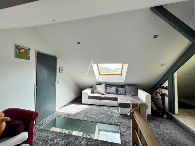 Maison - 232 m² - 9 pièces