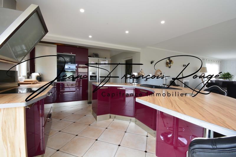 Maison - 235 m² - 9 pièces