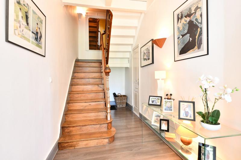 Maison - 390 m² - 12 pièces