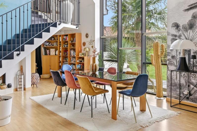 Maison - 235 m² - 7 pièces