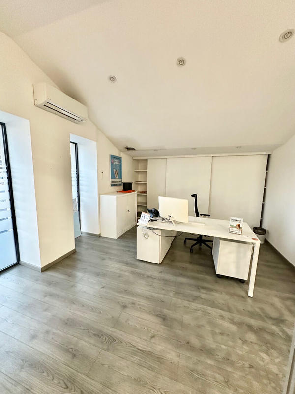 Local commercial - 168 m² - 5 pièces