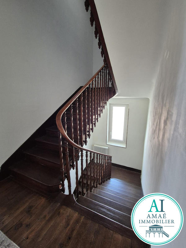 Maison - 225 m² - 10 pièces