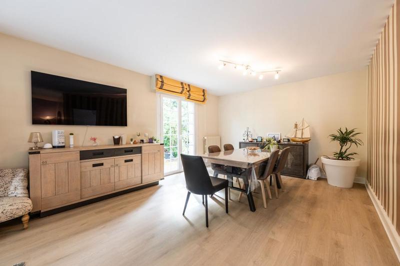 Maison - 202 m² - 6 pièces