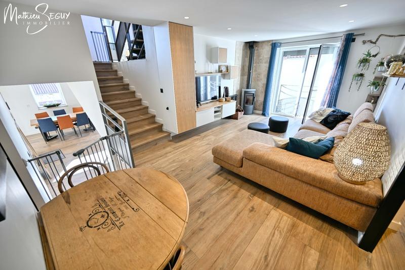 Maison - 216 m² - 8 pièces