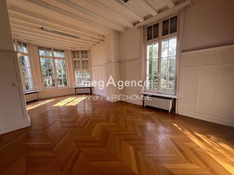 Bureau - 550 m² - 17 pièces