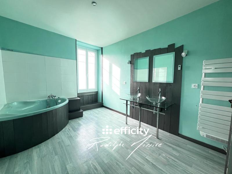 Maison - 250 m² - 10 pièces