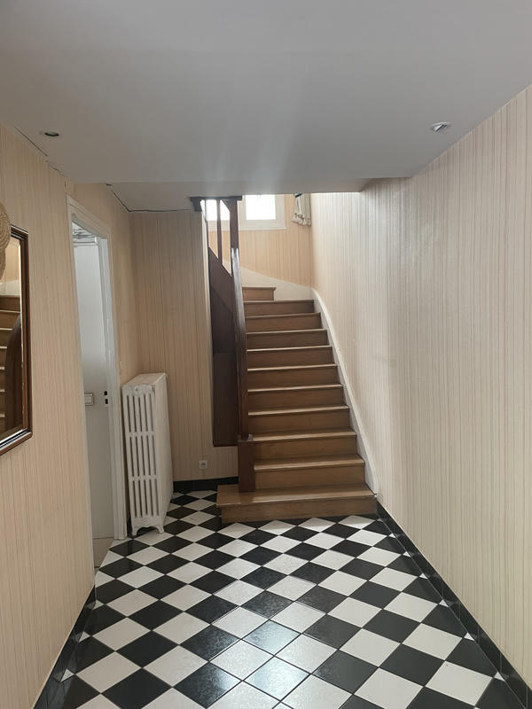 Maison - 250 m² - 6 pièces