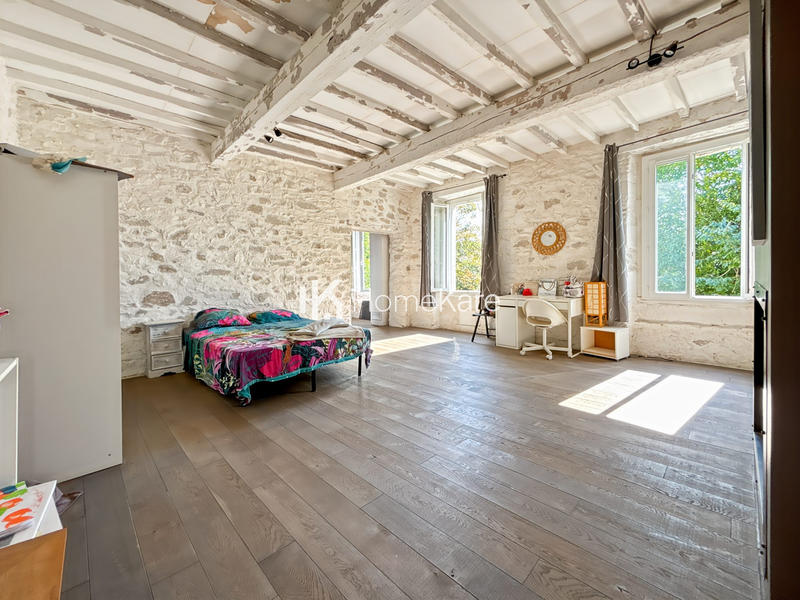 Maison - 360 m² - 7 pièces