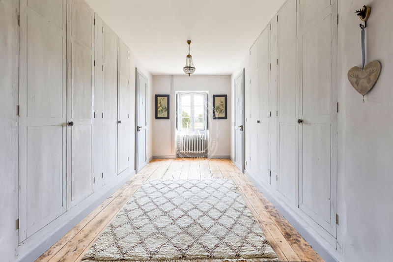 Château - 448 m² - 13 pièces