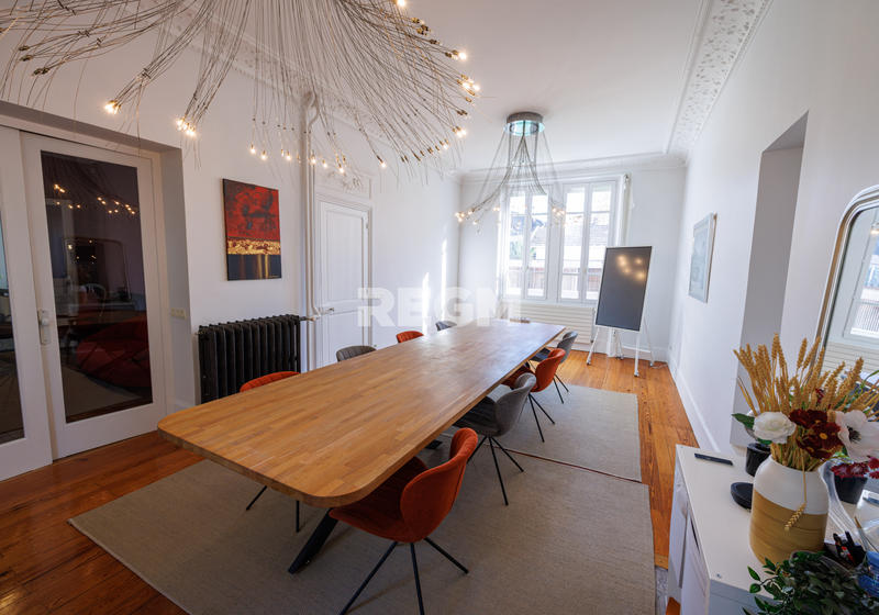 Propriété - 260 m² - 8 pièces