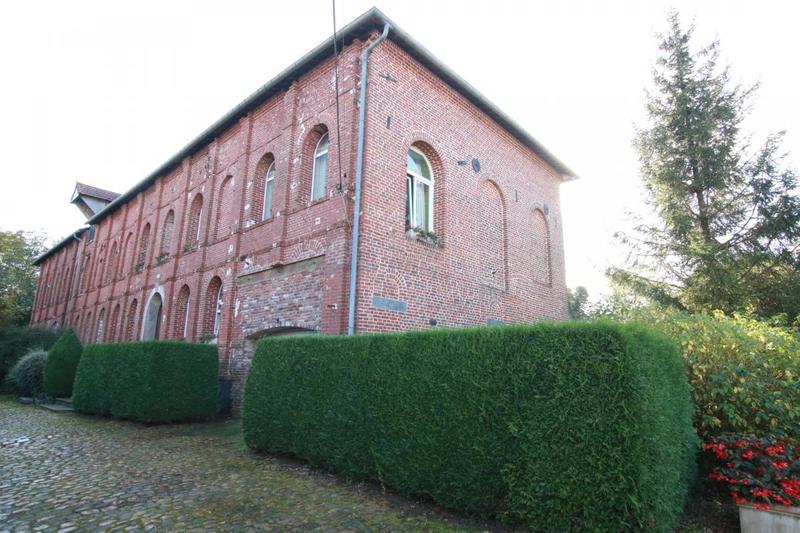 Maison - 650 m² - 20 pièces