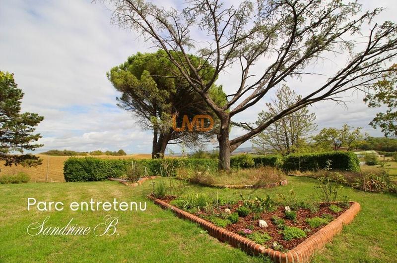 Maison - 275 m² - 8 pièces