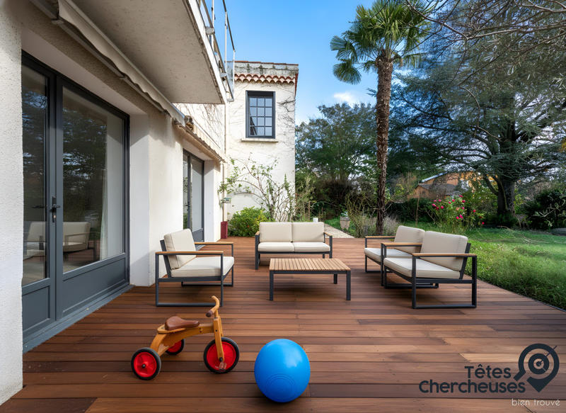 Maison - 230 m² - 8 pièces