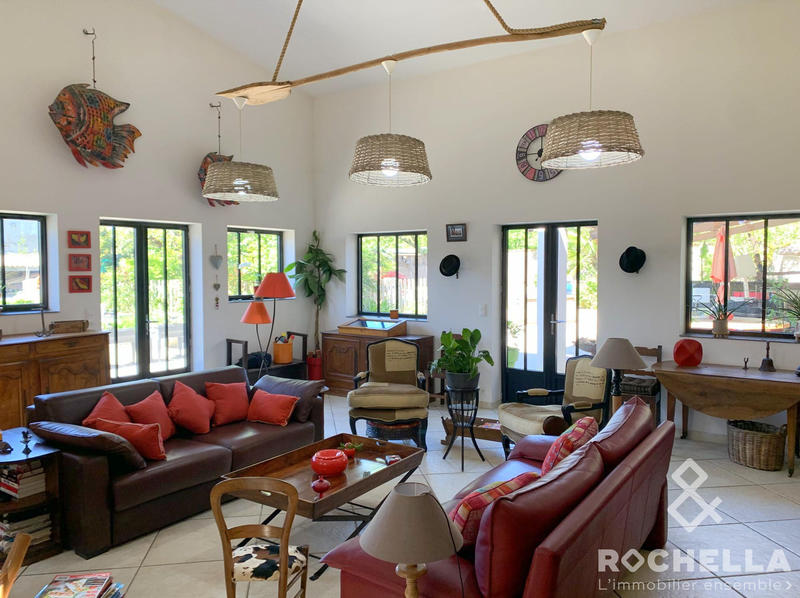 Maison - 362 m² - 8 pièces