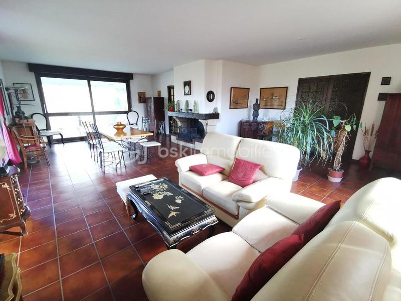 Maison - 205 m² - 6 pièces