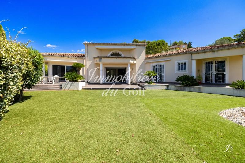 Villa - 232 m² - 6 pièces