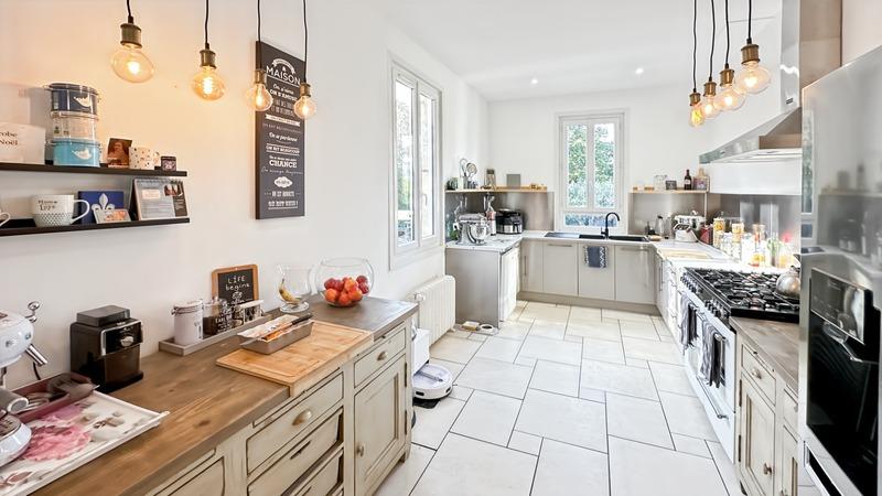 Maison bourgeoise - 240 m² - 8 pièces