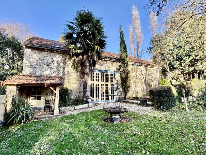 Propriété - 297 m² - 9 pièces