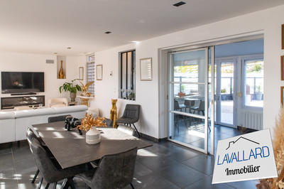 Maison - 260 m² - 10 pièces