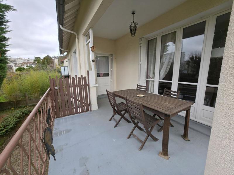 Maison - 280 m² - 9 pièces