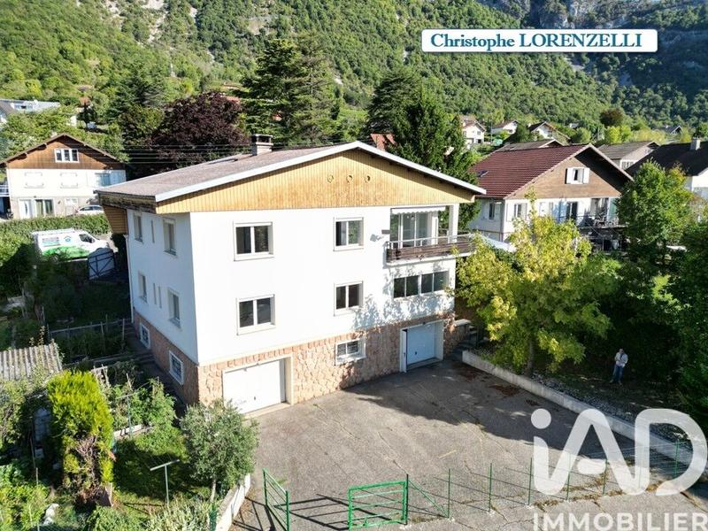 Maison - 263 m² - 7 pièces