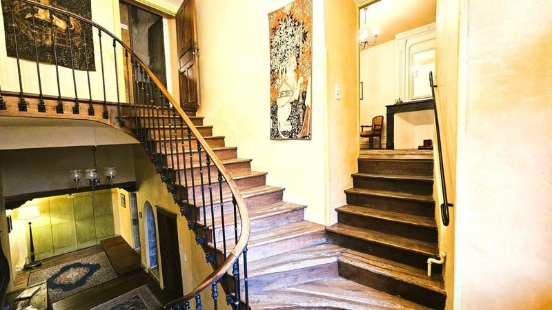 Maison - 580 m² - 16 pièces