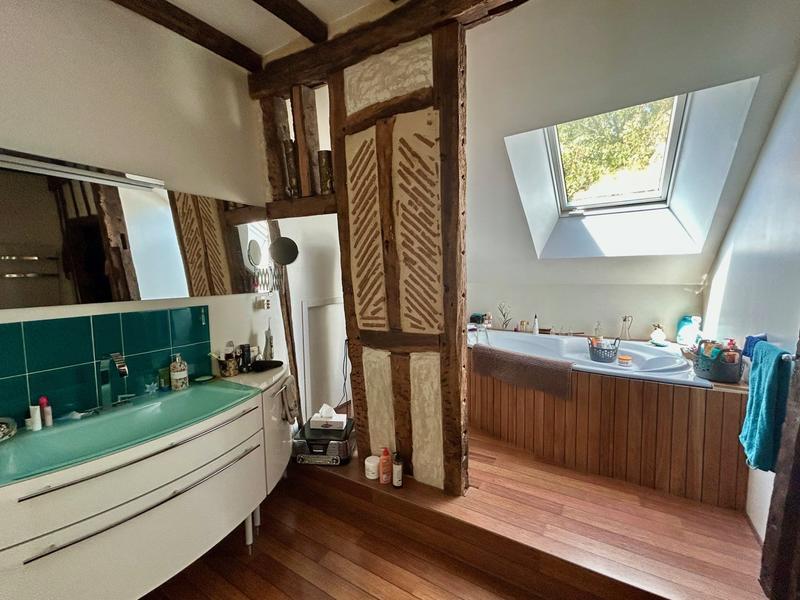 Maison - 330 m² - 13 pièces