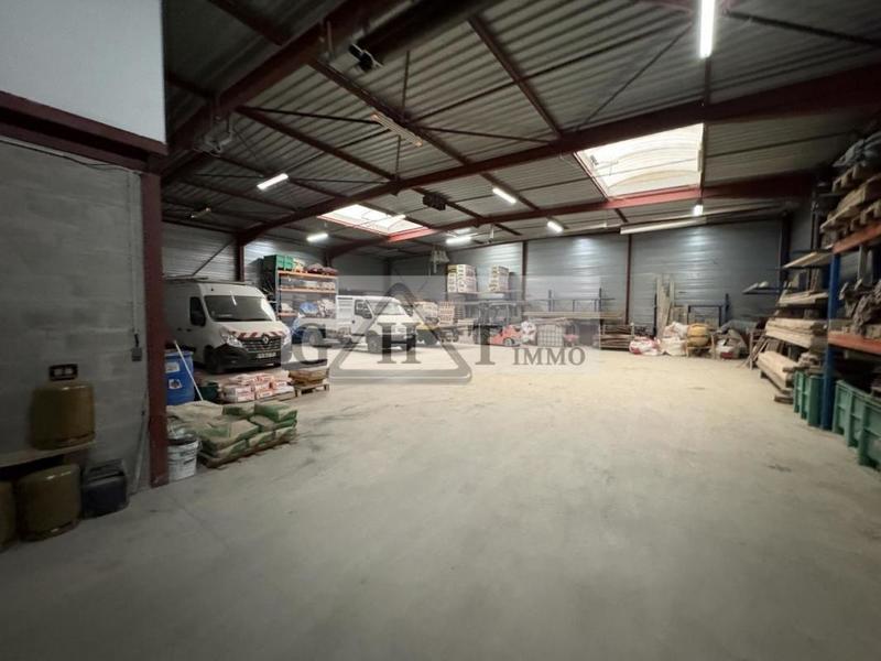 Entrepôt - 945 m²