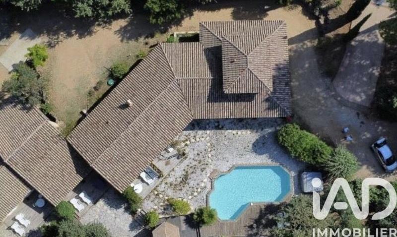 Maison - 215 m² - 5 pièces