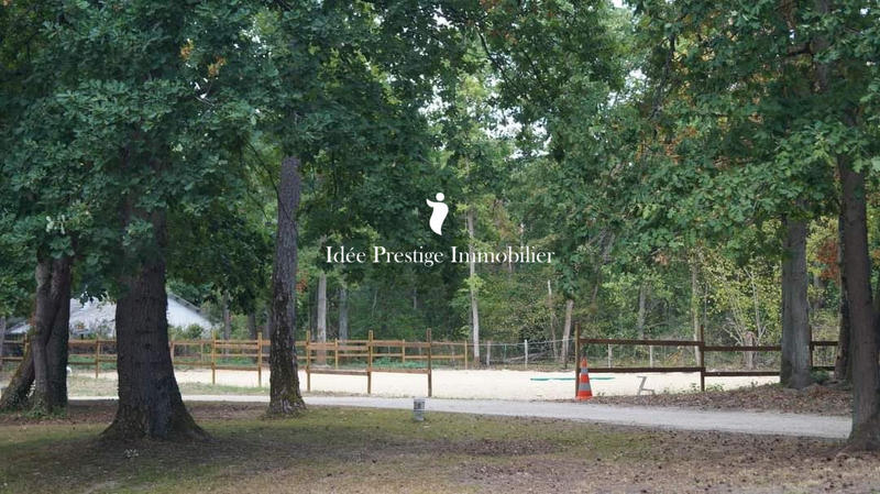 Maison - 220 m² - 9 pièces