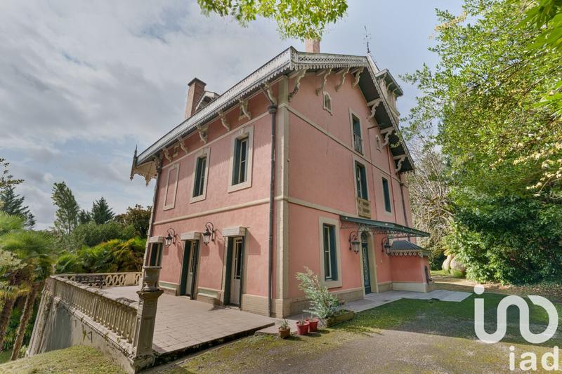 Maison - 402 m² - 12 pièces