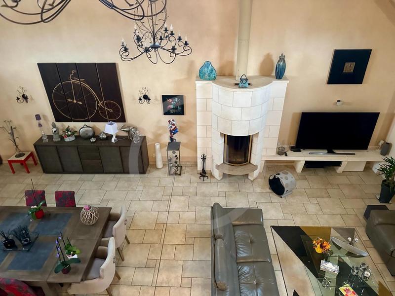 Maison - 196 m² - 7 pièces