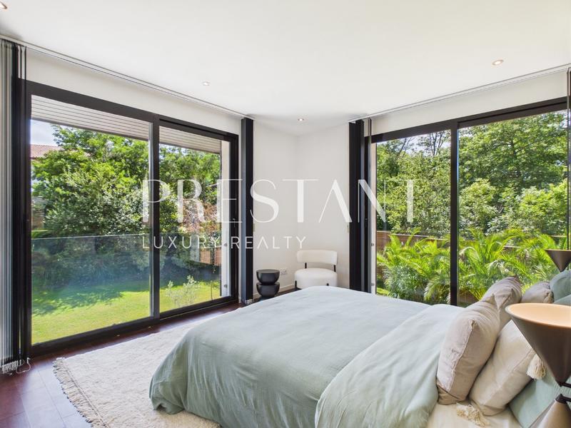 Maison - 310 m² - 11 pièces