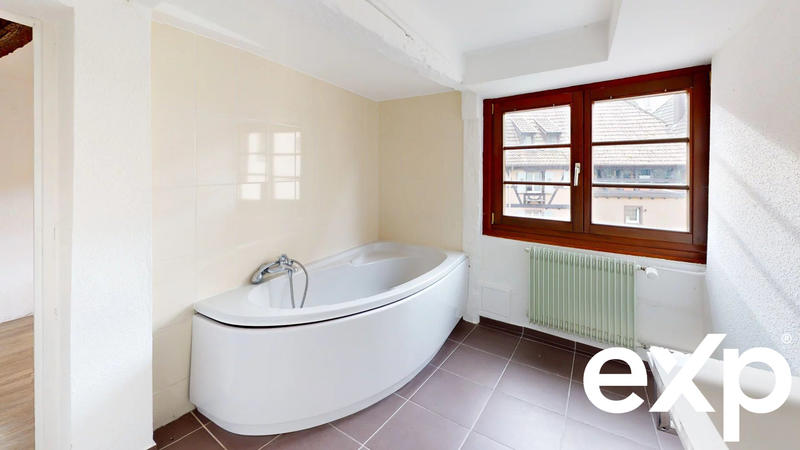 Maison traditionnelle - 258 m² - 7 pièces