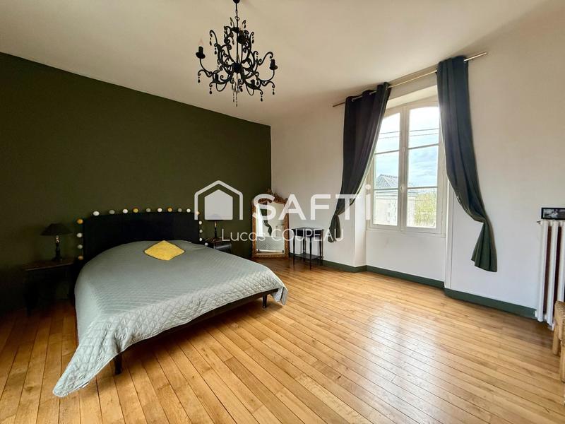 Maison - 239 m² - 10 pièces